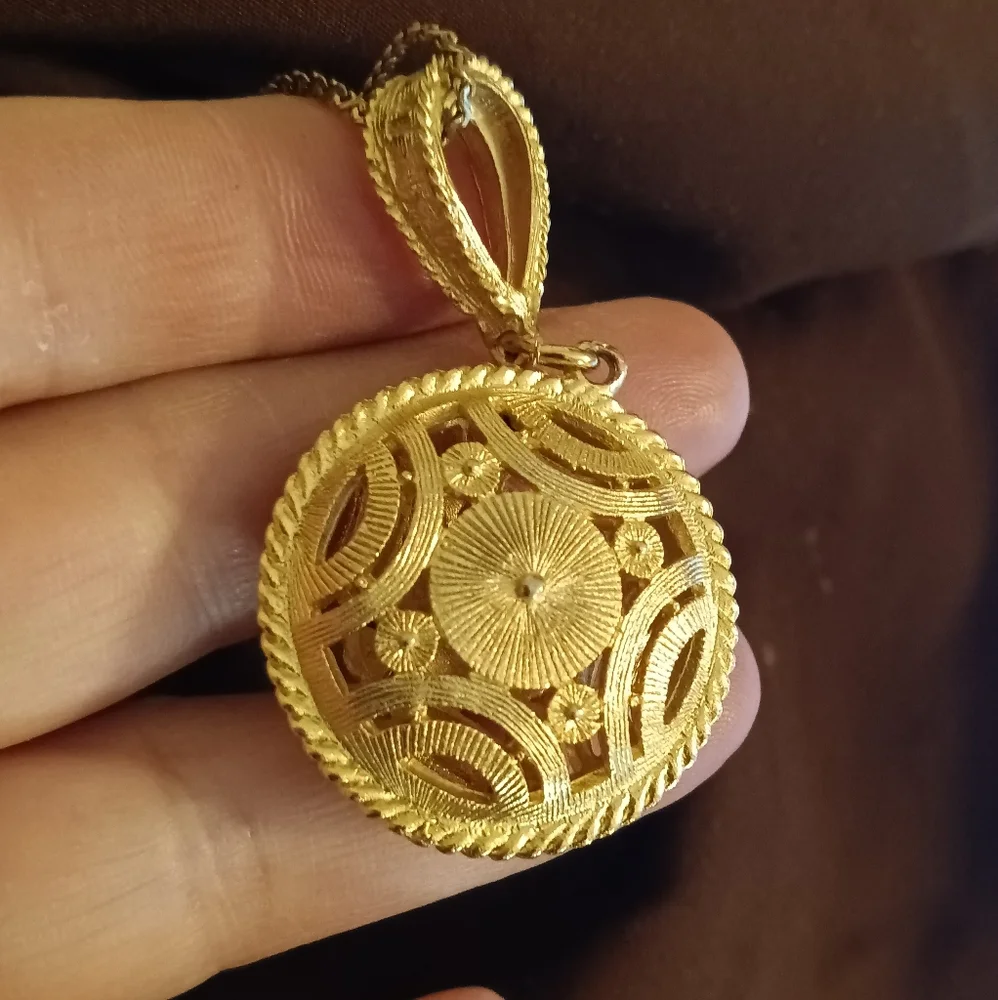 Gorgeous Dior Gold Filled - Picture 9 of 11